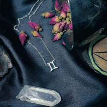Cargar imagen en el visor de la galería, Minimalist Zodiac Symbol Necklace freeshipping - Witch of Dusk
