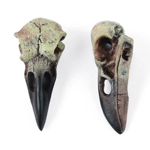 Cargar imagen en el visor de la galería, Realism Raven Skull Statue
