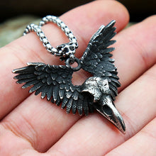 Cargar imagen en el visor de la galería, Raven Wings Skull Necklace
