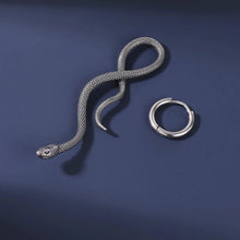 Cargar imagen en el visor de la galería, Long Dangling Snake Hoop Earrings
