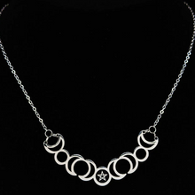 Cargar imagen en el visor de la galería, Triple Moon Pentagram Chain Necklace - Witch of Dusk
