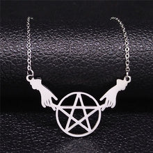 Cargar imagen en el visor de la galería, Witch&#39;s Hands Pentacle Necklace - Witch of Dusk
