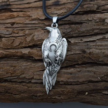 Cargar imagen en el visor de la galería, Crescent Moon Raven Pendant freeshipping - Witch of Dusk
