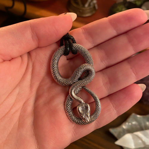 Realism Snake Detailed Necklace - Witch of Dusk