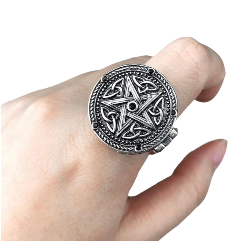 Pentacle Spell Amulet Locket Ring - Witch of Dusk