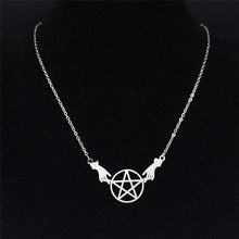 Cargar imagen en el visor de la galería, Witch&#39;s Hands Pentacle Necklace - Witch of Dusk
